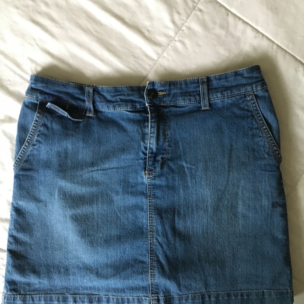 Sonoma Life + Style denim Skort. Size 10